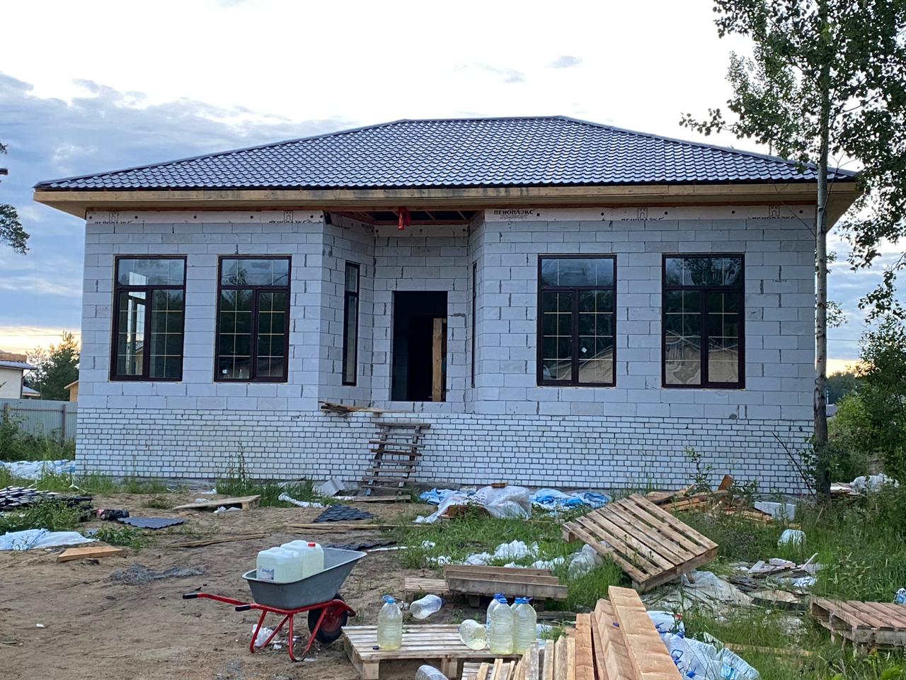 Монтаж шатровой крыши и кровли в Одинцово и Московской области